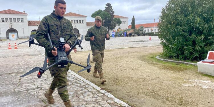 El Ejército urge a la industria a proporcionarle medios de combate, inhibición y armas láser contra los enjambres de la guerra robótica