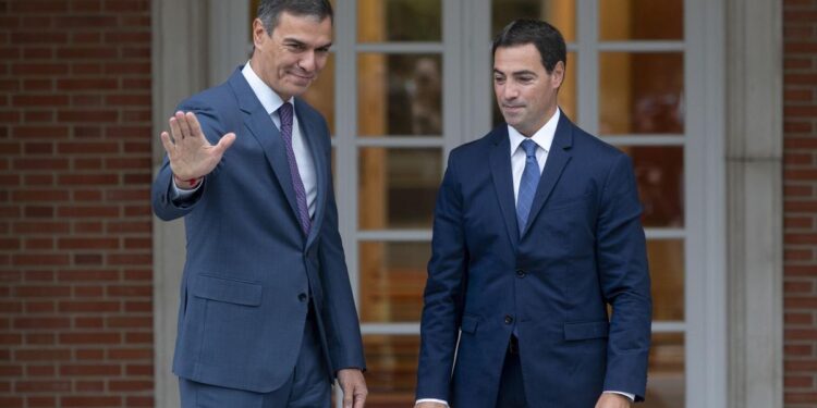 El Gobierno ‘estudiará’ extender a Euskadi las competencias en inmigración pactadas con Junts