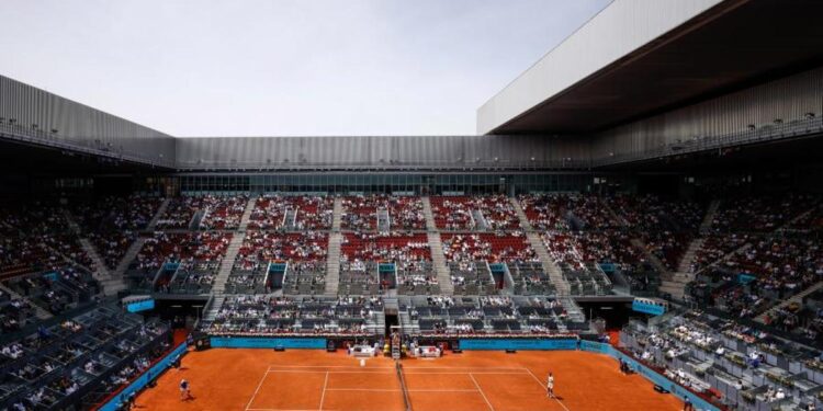 La línea 180 de EMT se adapta a los aficionados del tenis en la celebración del Mutua Madrid Open facilitando el acceso a la Caja Mágica