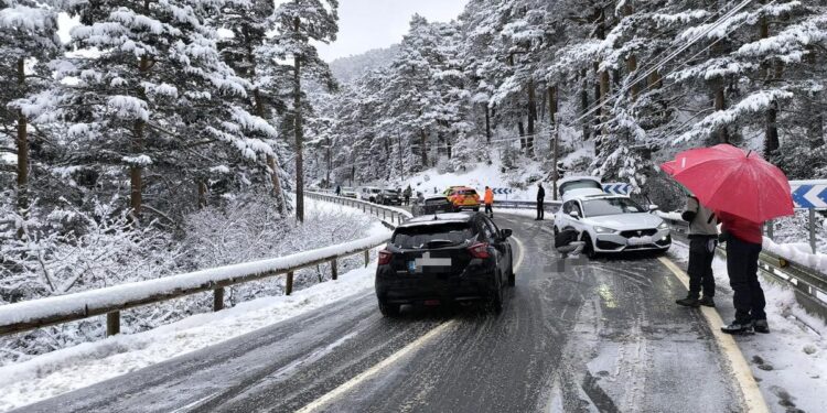 Las nevadas y el frío, especialmente en la mitad norte, activarán este domingo alertas en seis comunidades