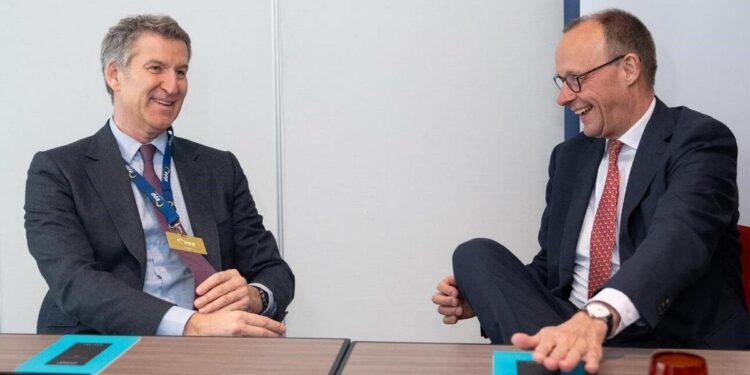 Feijóo exige a Sánchez debatir el aumento de gasto en defensa en el Congreso y llama ‘apartheid’ dejar fuera a Vox