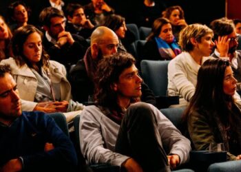 Una plataforma de realidad virtual ayuda a superar el miedo a hablar en público