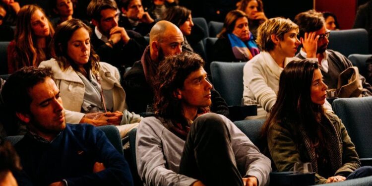 Una plataforma de realidad virtual ayuda a superar el miedo a hablar en público