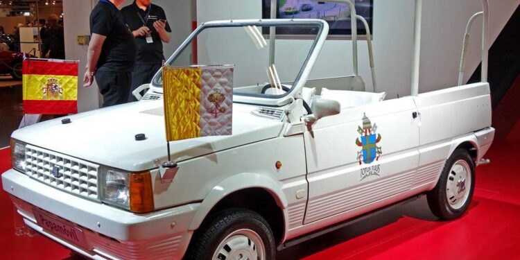 El papamГіvil con sabor ibГ©rico: el dГ­a que Seat puso al Papa sobre las ruedas de un Panda