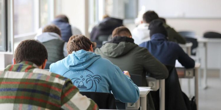 La mitad de los estudiantes madrileños creen que la escuela no les prepara para la vida