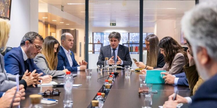 Puigdemont celebra el traspaso de inmigración como ‘competencia de Estado’ pero rechaza los Presupuestos de Sánchez