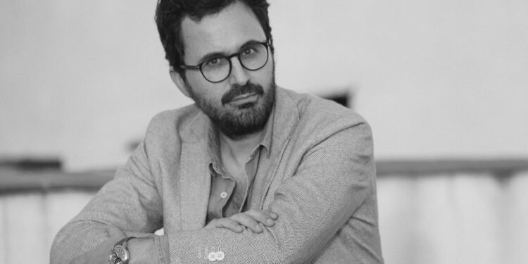 ‘El vuelo del hombre’, de Benjamín G. Rosado: variaciones entre lo real y lo posible