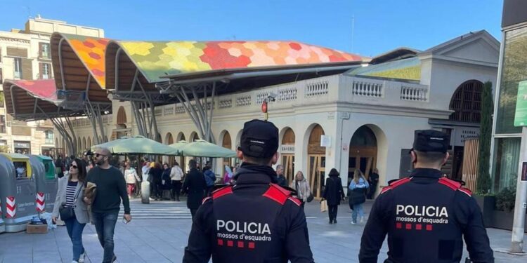 Las claves de la cesión de inmigración a Cataluña: Mossos en las fronteras, más agentes y gestión integral de los CIE