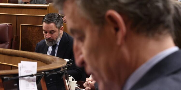 Abascal enfría un acuerdo rápido de Presupuestos en Murcia y Aragón para acaparar foco y tensionar al PP