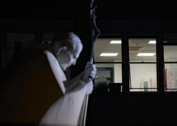 El Papa tiene previsto reaparecer el domingo en público tras cinco semanas ingresado