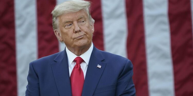 Trump firma una orden ejecutiva para desmantelar el Departamento de Educación