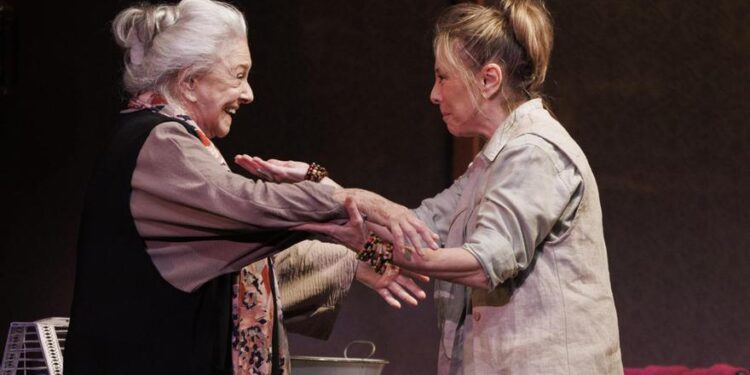 Lola Herrera y Natalia Dicenta se reencuentran en el escenario del Teatro Bellas Artes de Madrid