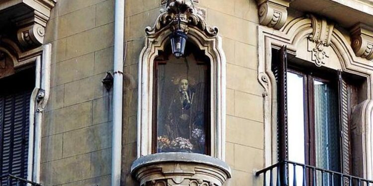 El escondite de la última virgen rinconera de Madrid: tiene siete puñales en el corazón y sobrevivió a un atentado de ETA