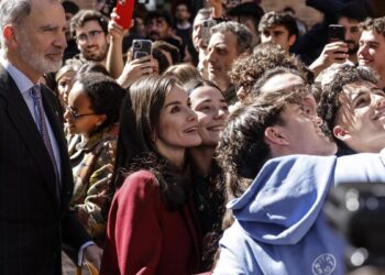 Los reyes muestran en Valencia su apoyo al tejido empresarial y las ONG de la DANA en un clima de máxima tensión sobre el futuro de Mazón