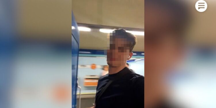 Multado el joven que se grabó subido en la parte trasera de un vagón de Metro de Madrid