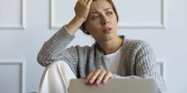 La cefalea no es un “simple” dolor de cabeza: la razón para acudir al médico inmediatamente