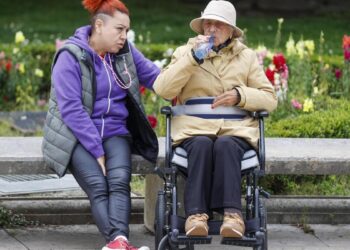 Los déficits del sistema de dependencia se agravan: en 2030 se necesitarán 260.000 cuidadores más