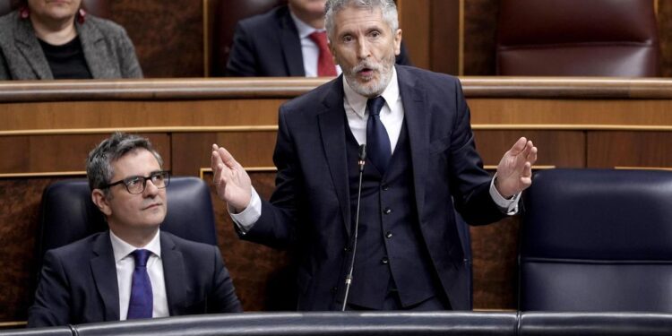 PP y Vox atacan a Marlaska por la delegación de la inmigración a Catalunya y el ministro insiste: ‘No hay cesión del control de fronteras’