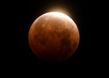 La Luna se tiñe de rojo este viernes 14 de marzo y se verá en gran parte de España: guía para no perderse el eclipse