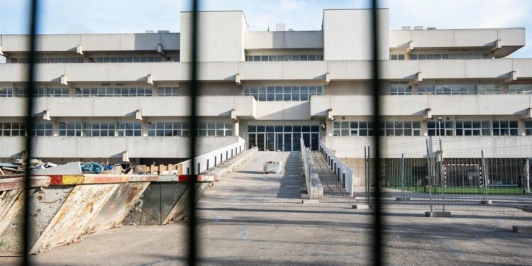 Fuenlabrada rechaza acoger a más menores inmigrantes en La Cantueña con los votos de PSOE y Más Madrid