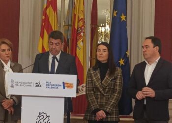 De la ‘expulsión de inmigrantes ilegales’ a los ‘postulados climáticos extremistas’: Mazón abraza el marco ideológico de Vox