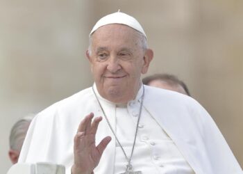 El Papa continúa estable y presenta ‘pequeñas mejoras’ en su motricidad y sistema respiratorio