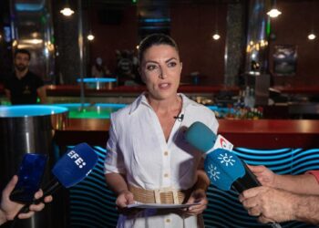 Dos detenidos en Granada tras una protesta para impedir la participación de Macarena Olona en un coloquio