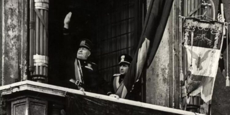 El jefe indio que engañó a Mussolini y otros momentos bochornosos del fascismo