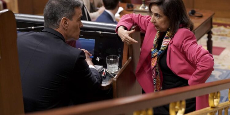 El Gobierno rebaja el envío de tropas a Ucrania a un debate sin concreción ni adhesiones más allá de Francia y Reino Unido