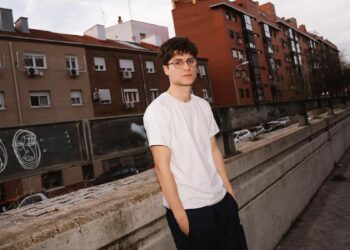 Teo Lucadamo, el ‘nepobaby’ que rapea con conciencia de clase: ‘Ojalá Pedro Sánchez cierre las inmobiliarias’