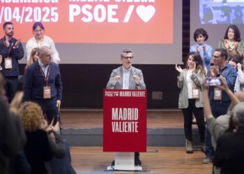 Bolaños pide a Feijóo que rompa con ‘Santiago Arancel’ para defender los intereses de España