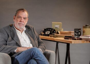 Jorge Díaz publica en solitario ‘El espía’: ‘Decidimos no hablar de nuestras novelas por separado para evitar que salieran tres mini Carmen Molas’