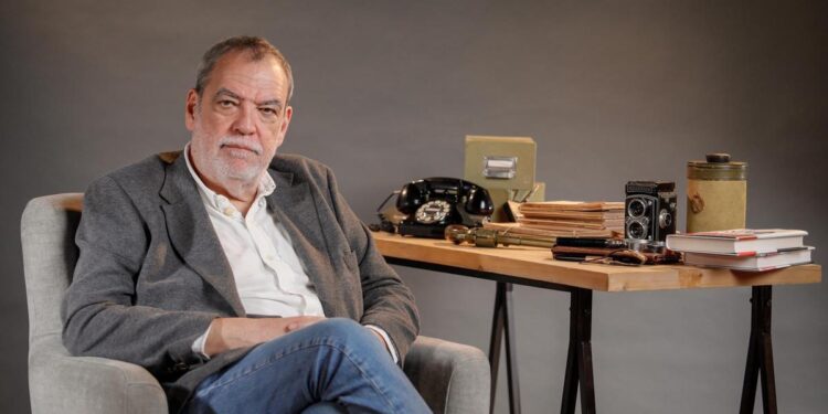 Jorge Díaz publica en solitario ‘El espía’: ‘Decidimos no hablar de nuestras novelas por separado para evitar que salieran tres mini Carmen Molas’