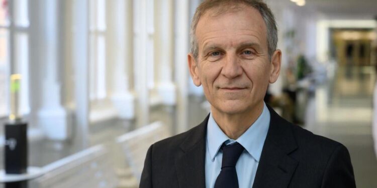 El doctor Antonio Alcaraz, especialista en cirugía urológica y trasplante renal, asegura que la IA ‘será imprescindible en cinco años en la cirugía renal’