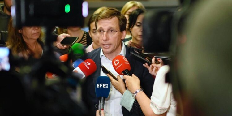 Madrid pasa ‘su noche más tranquila’ tras el apagón, sin ‘ninguna incidencia significativa’