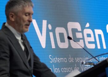 El Gobierno acusa a Mazón de asumir el ‘marco racista’ de Vox y retrata a Feijóo como un títere