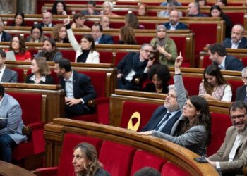 Junts presentará una ley para que los permisos de residencia en Cataluña no se concedan sin saber catalán