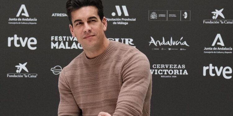 Mario Casas se busca a sí mismo lejos de casa en la película ‘Molt lluny’