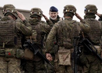 El Rey visita el adiestramiento de soldados ucranianos por el Ejército tras la congelación de la ayuda americana