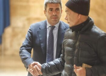 Mazón pide perdón a familiares de víctimas de la DANA en la primera reunión en cinco meses