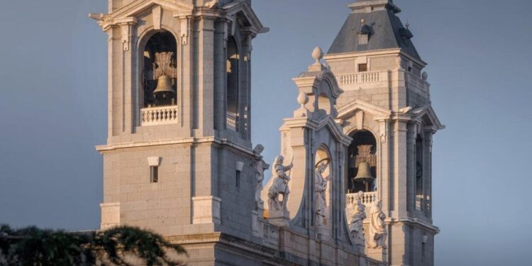 Las campanas de Madrid tañen su lamento por el Papa Francisco