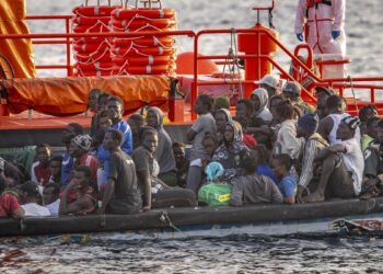 Cataluña podrá devolver extranjeros, pero no expulsarlos: ¿qué diferencia hay?