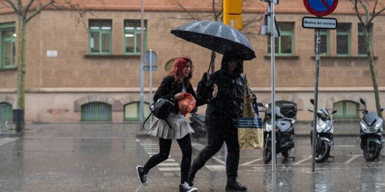 El tiempo en Madrid este sábado: la AEMET declara el nivel amarillo de alerta en la sierra