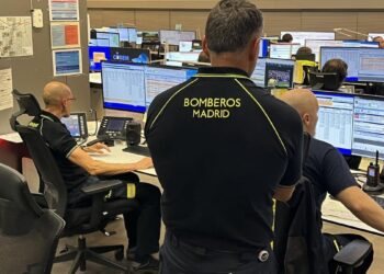 Un muerto y trece heridos leves en un incendio de una vivienda en el barrio madrileño de Carabanchel