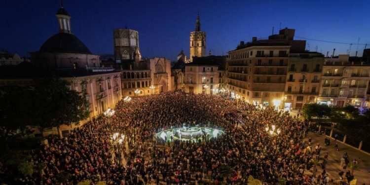 Sexta manifestación masiva contra Mazón cinco meses después de la DANA