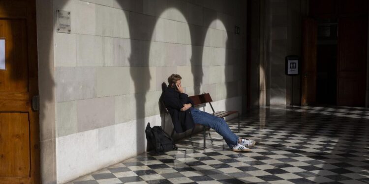 Ocho de cada 10 universitarios, dispuestos a trabajar en el extranjero para lograr mejores sueldos y horarios