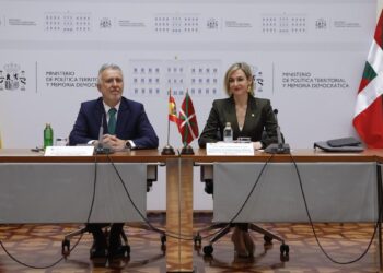 Euskadi asume las competencias de permisos de trabajo para extranjeros y de Meteorología