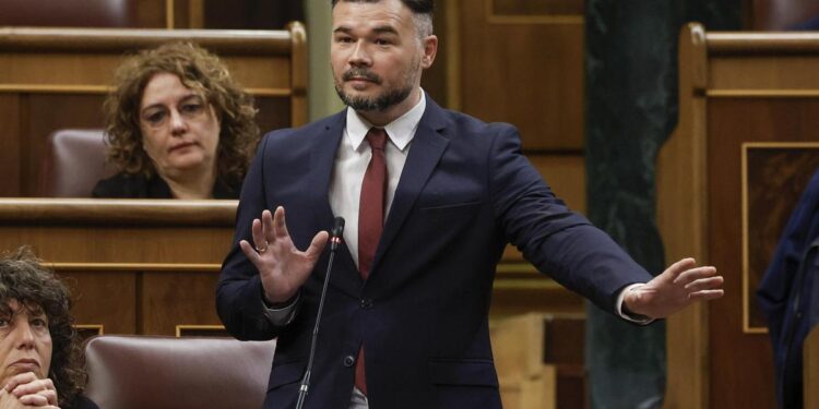 Rufián acusa a Junts de apoyar al Gobierno a cambio de puestos en los consejos de administración de Renfe o Aena