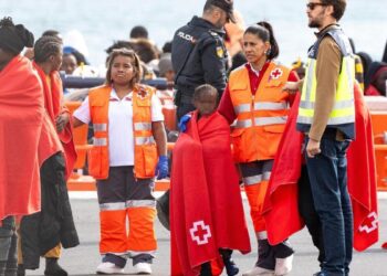 El Gobierno apuesta ahora por acelerar el reparto de menores vía decreto como reclama Canarias