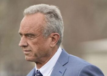 Sarampión, mentiras y bulos: los primeros brotes (negros) de RFK Jr